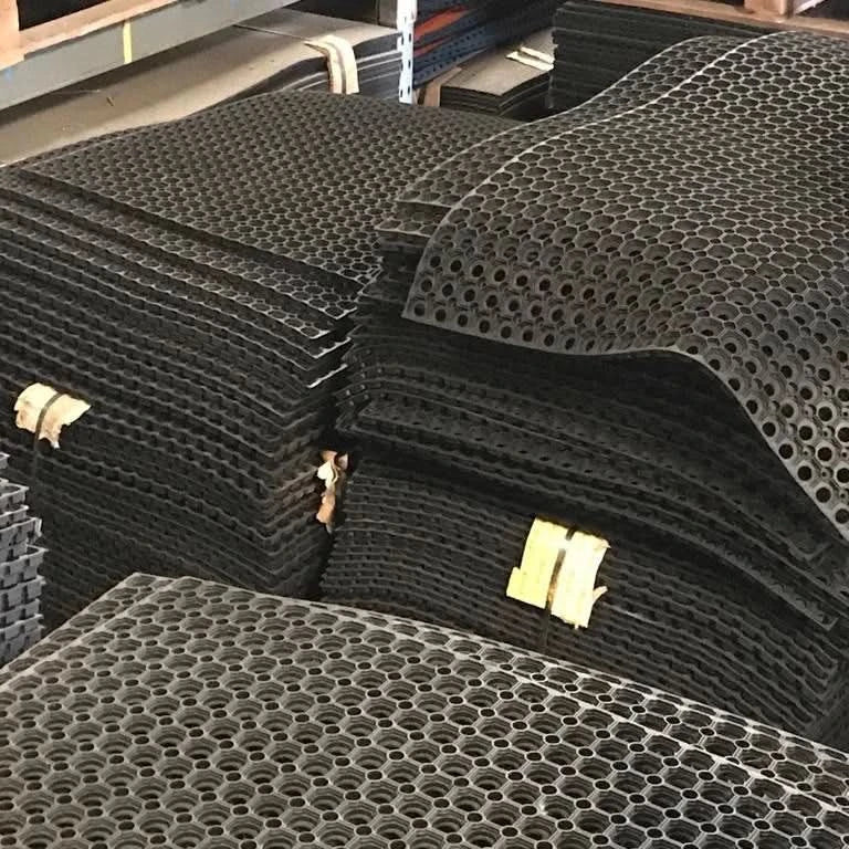 Rubber Grass Mat Horse Stable 1500mm x 1000mm x 22mm FREE Fixings FREE Delivery