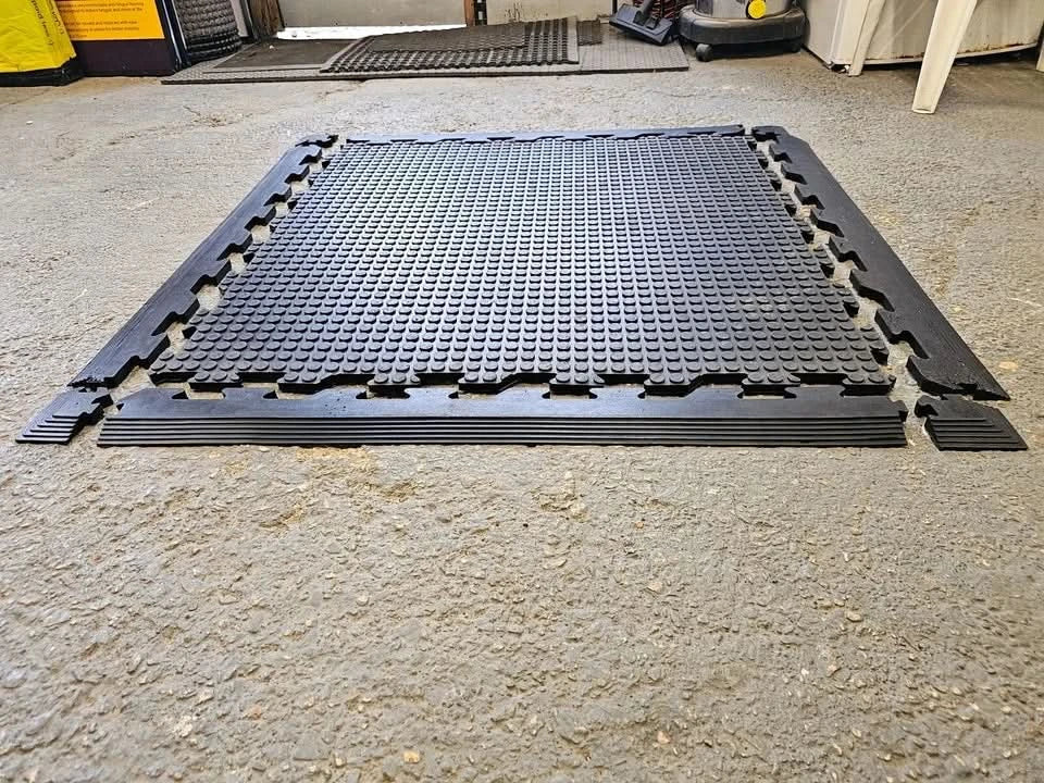 1m x 1m x 20mm Cointop Interlocking Mat with Edge Types