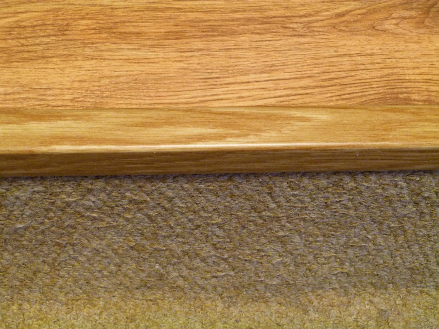 UPVC WOOD EFFECT STAIR EDGE NOSING -TRIM- EDGING NOSING 30 x 30mm