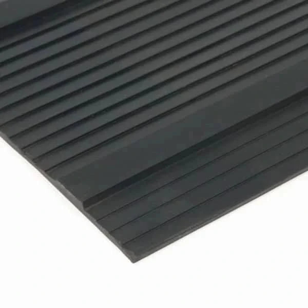 Heavy-Duty Rubber Horse Box Trailer Ramp Mat – 135cm x 109cm