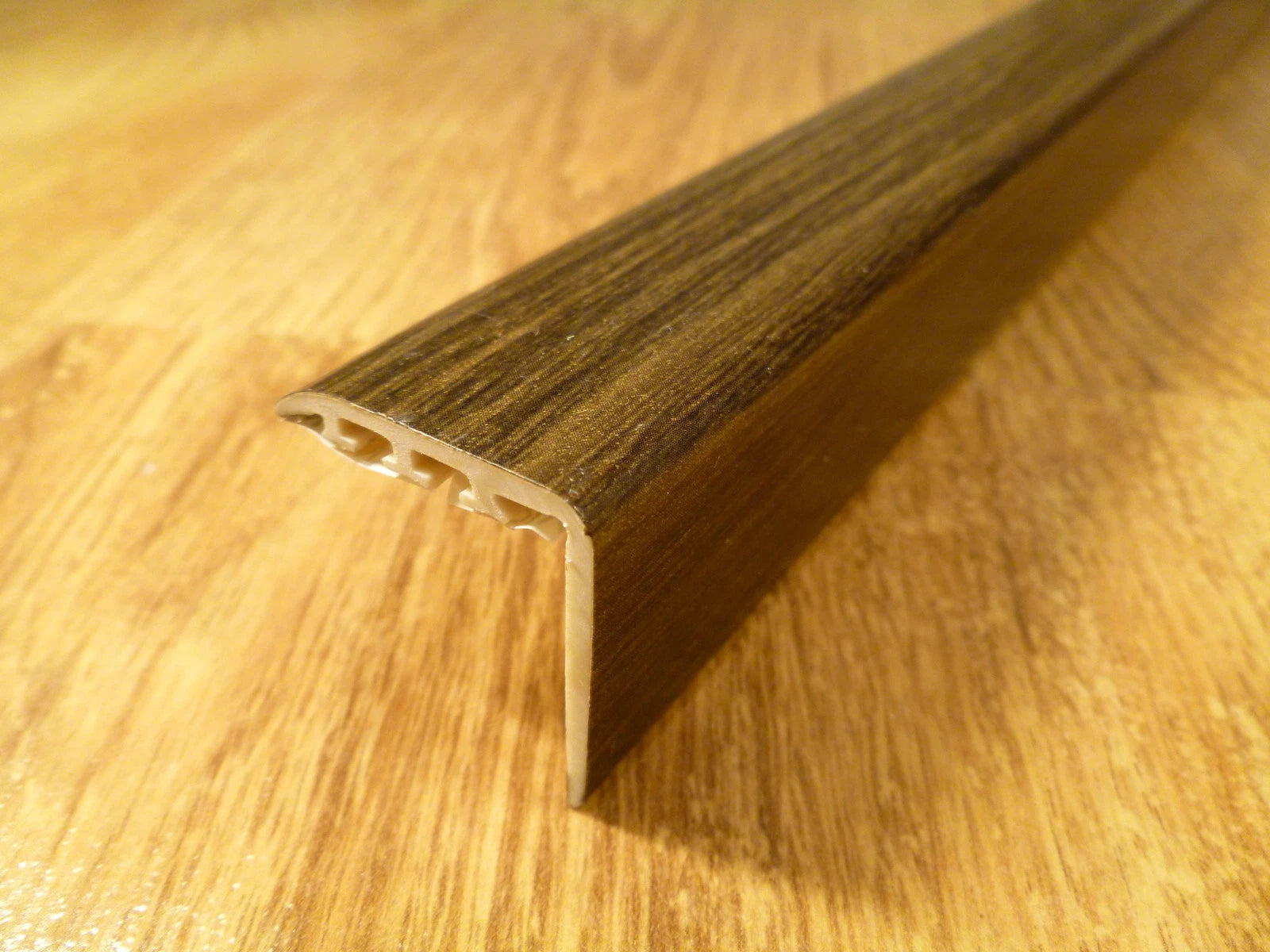 UPVC WOOD EFFECT STAIR EDGE NOSING -TRIM- EDGING NOSING 25 x 25mm
