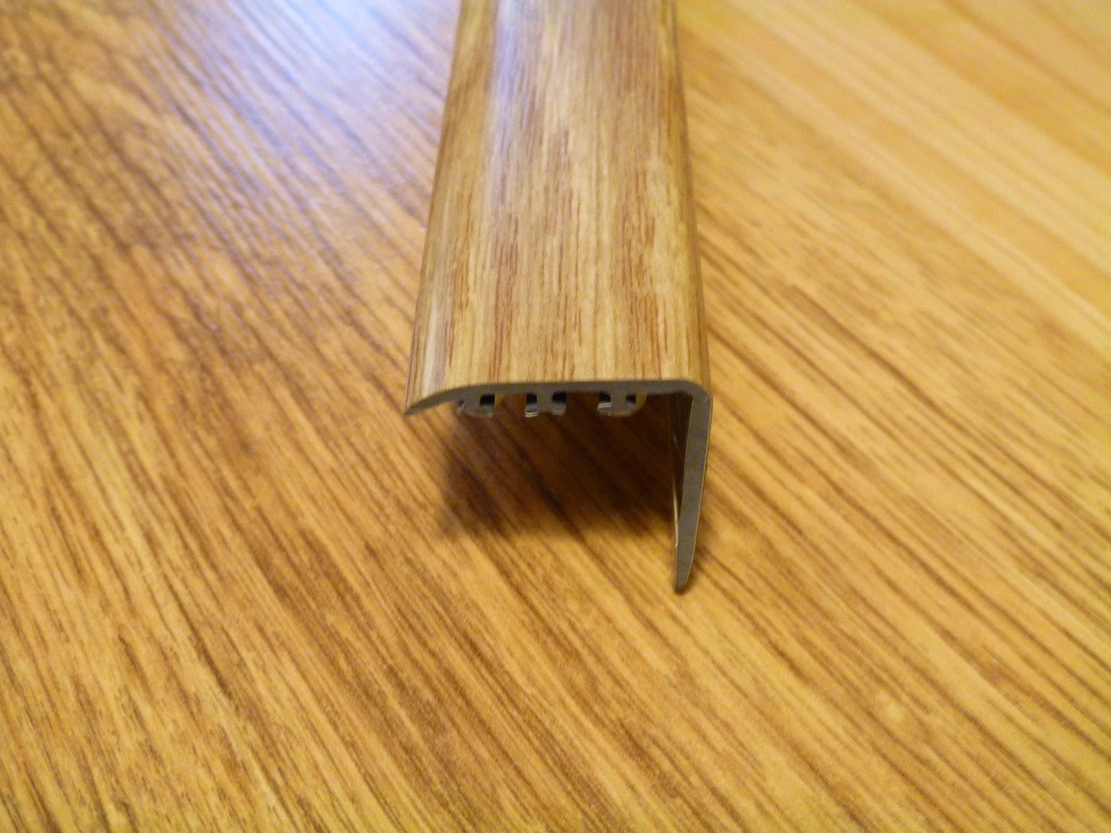 UPVC WOOD EFFECT STAIR EDGE NOSING -TRIM- EDGING NOSING 30 x 30mm