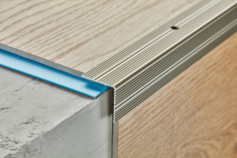 ANODISED ALUMINIUM STAIR NOSING ANTI NON SLIP EDGE -TRIM- 30x30 mm - 0.9M