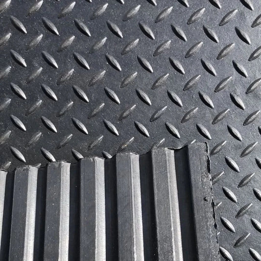 Rubber Flooring Gym mats/horse Box/Tailor/Stables 18 mm(6 x 4) Foot Checker Top