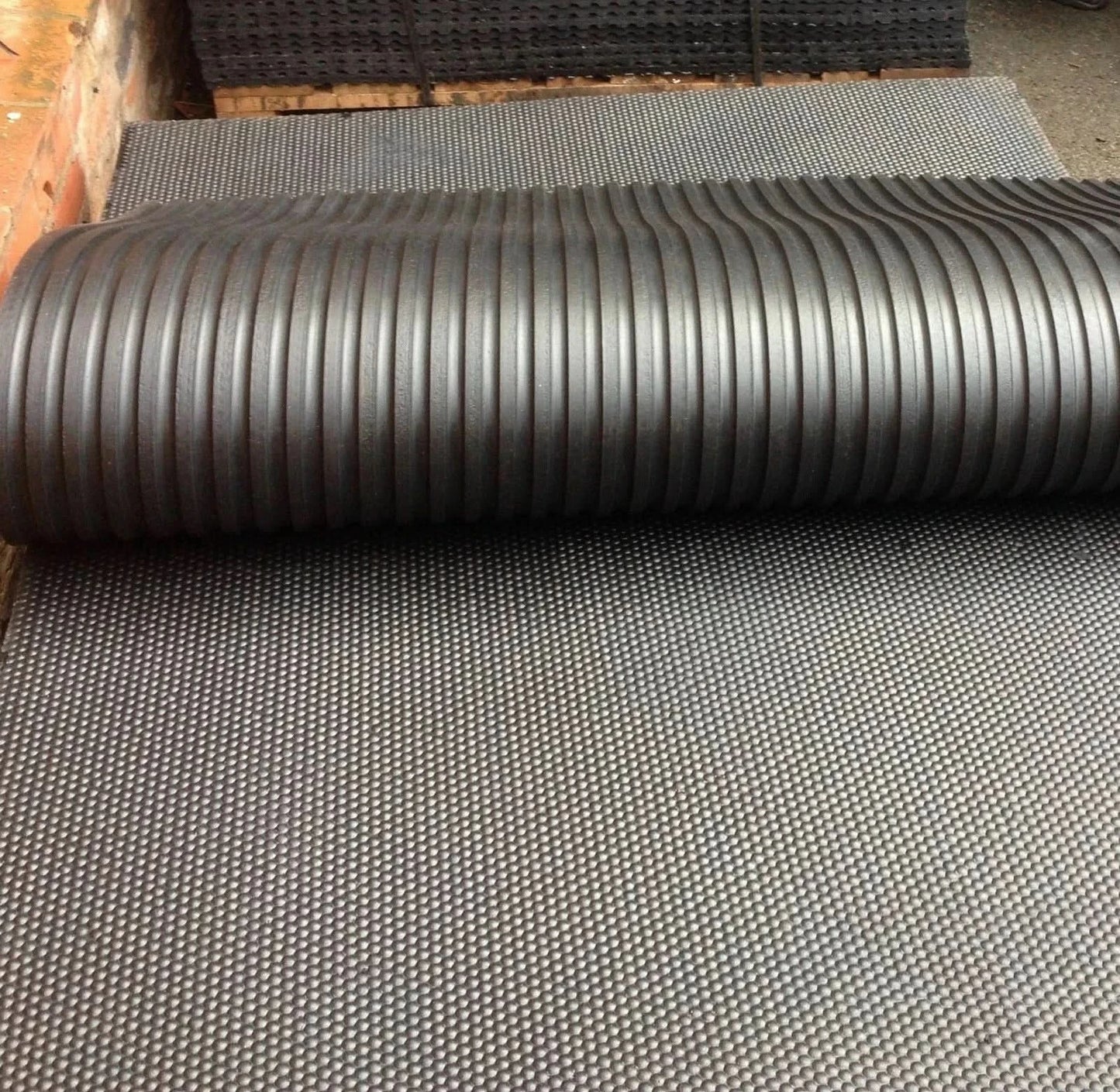 Home Rubber Gym mats, In or Out door Flooring 15mm(6ftx4ft) Hammer Top Design