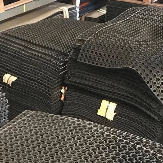 Rubber Grass Mat Horse Stable  1500mm x 1000mm x 22mm FREE Fixings FREE Delivery