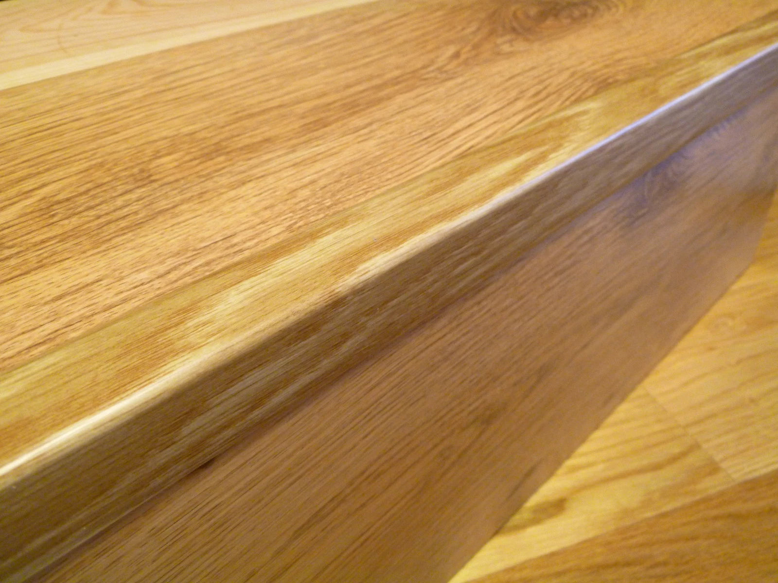 UPVC WOOD EFFECT STAIR EDGE NOSING -TRIM- EDGING NOSING 30 x 30mm