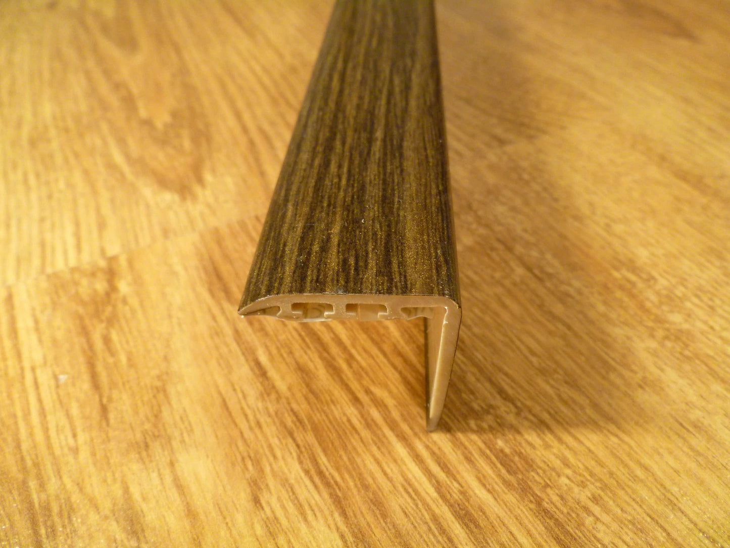 UPVC WOOD EFFECT STAIR EDGE NOSING -TRIM- EDGING NOSING 25 x 25mm