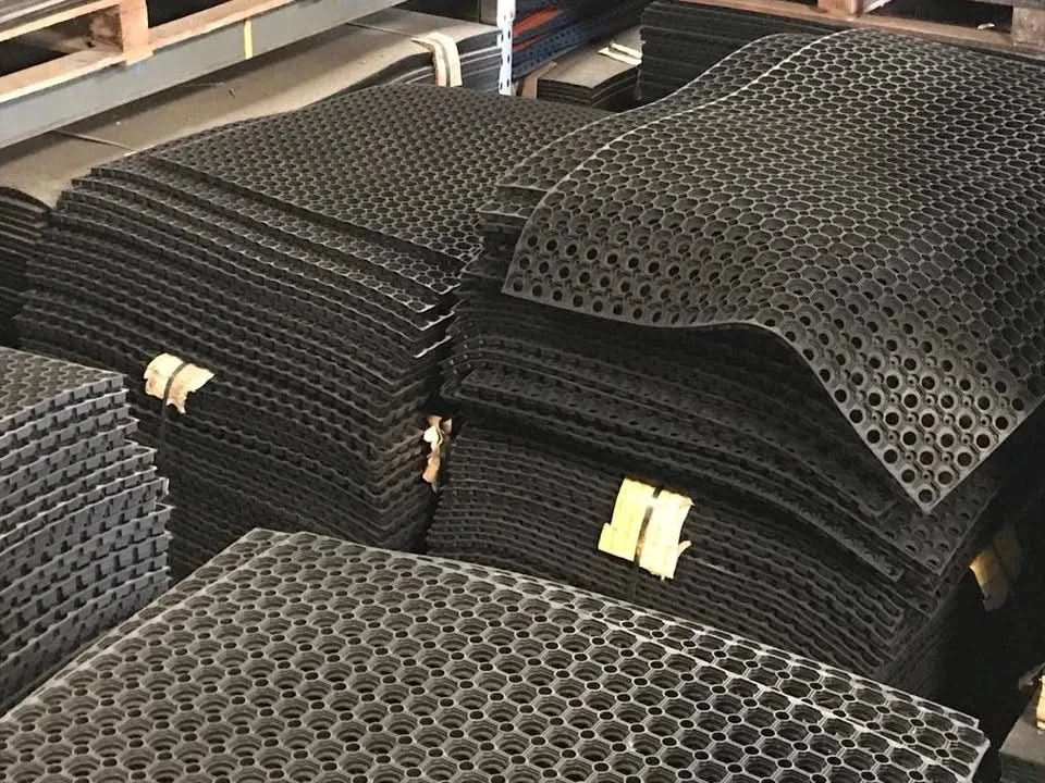 Rubber-Grass/Pathway/Ponies Mats 1500mm x 1000mm x 22mm x Fixings