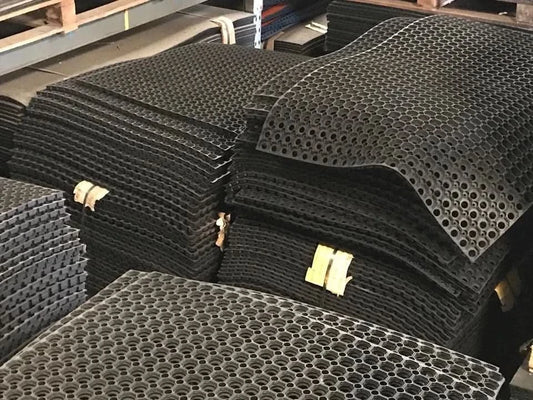 Rubber-Grass/Pathway/Ponies Mats 1500mm x 1000mm x 22mm x Fixings