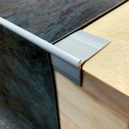 2.7m LUXURY CLICK VINYL FLOORING STAIR NOSING EDGE PROFILE TRIM FOR 3mm LVT